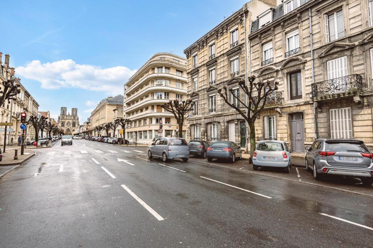 Le Jardinet, Face A La Cathedrale, Baignoire - Rdc Apartment Реймс Екстериор снимка